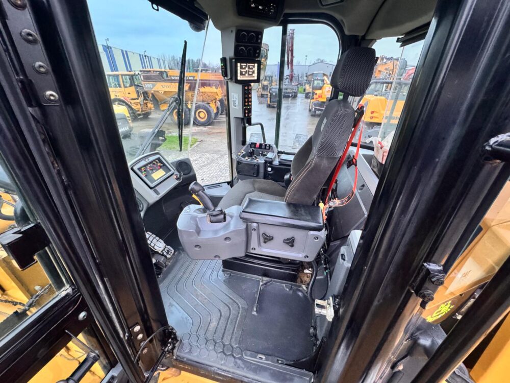 Caterpillar 966M XE Wheelloader Lamers Machinery (7)