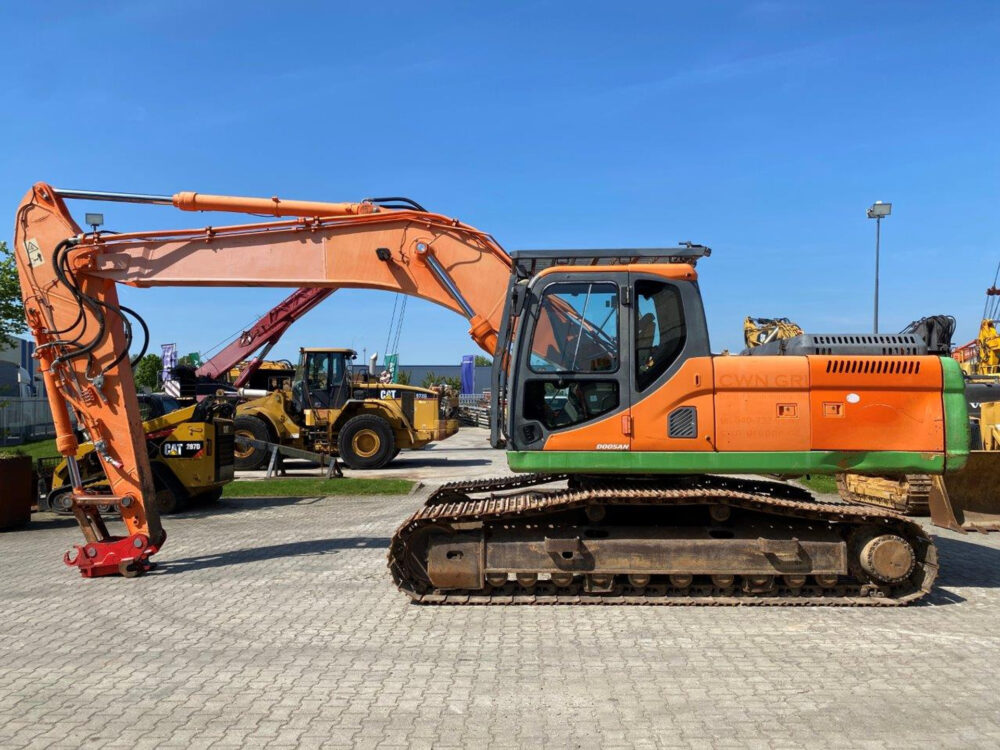 Doosan DX 255 LC rupsgraafmachine