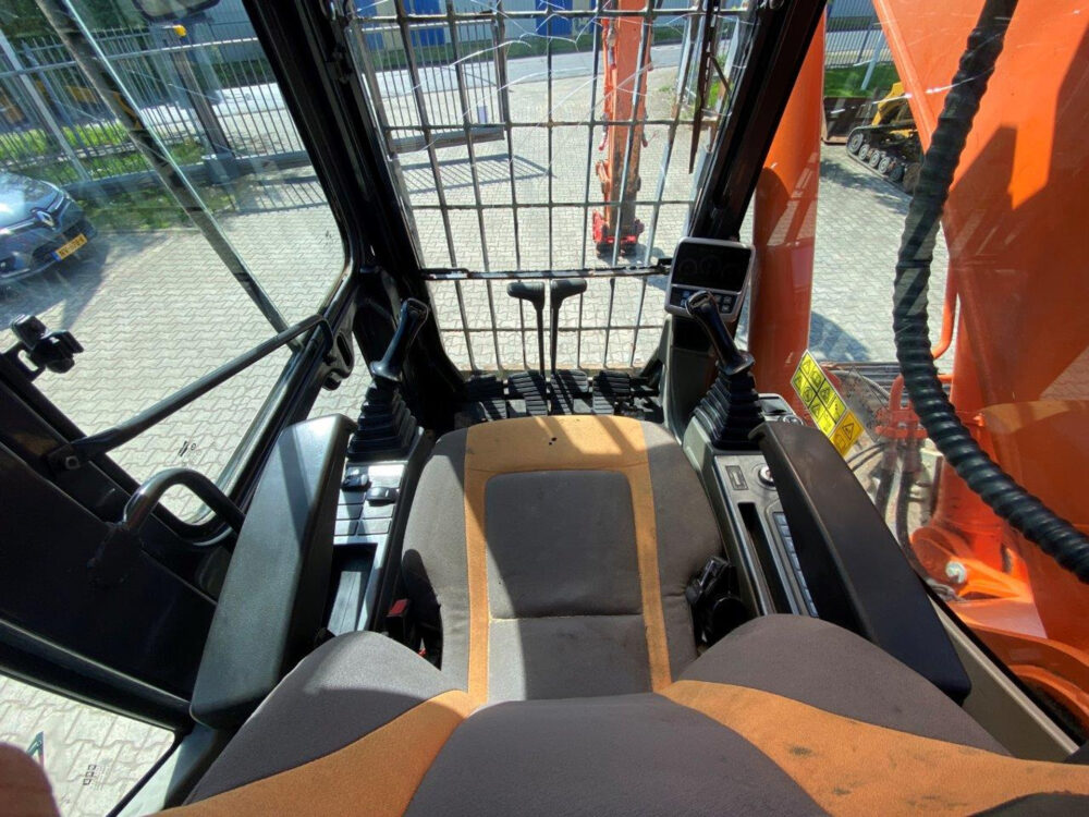 Doosan DX 255 LC rupsgraafmachine