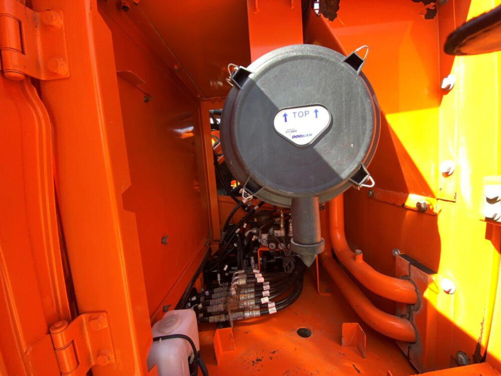 Doosan DX 255 LC rupsgraafmachine