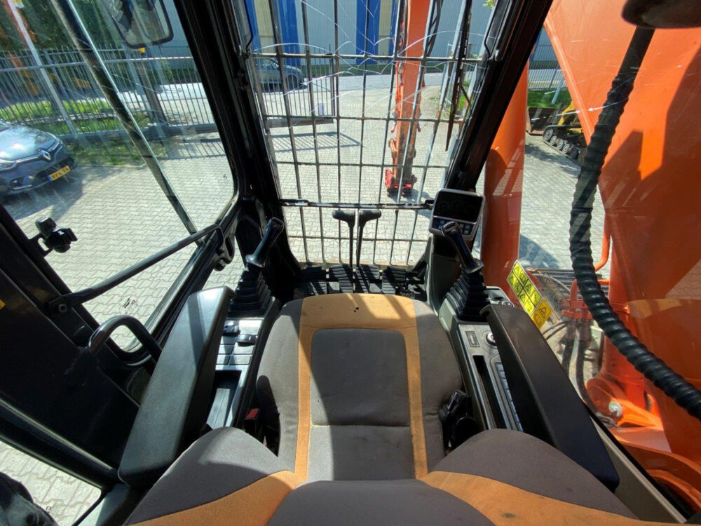 Doosan DX 255 LC rupsgraafmachine