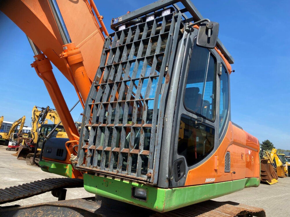 Doosan DX 255 LC rupsgraafmachine
