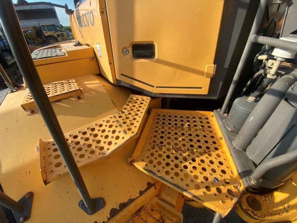 Volvo A40E 6×6 dumper