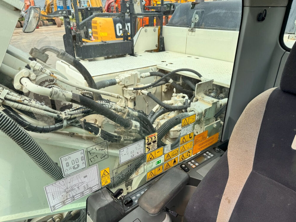 Caterpillar 324 E rupsgraafmachine