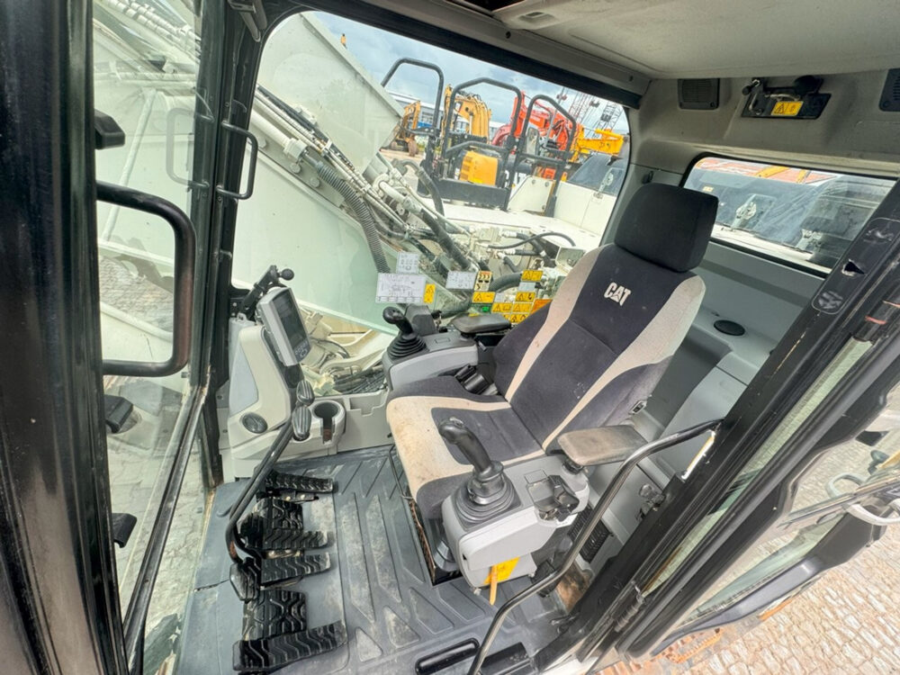 Caterpillar 324 E rupsgraafmachine