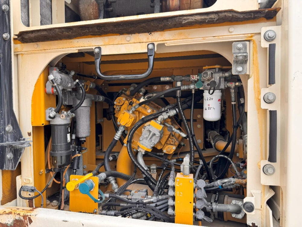Caterpillar 324 E rupsgraafmachine