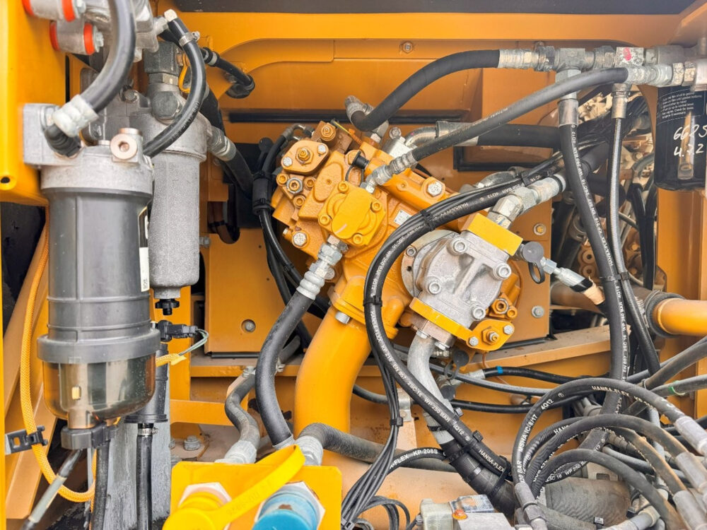 Caterpillar 324 E rupsgraafmachine