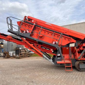 Sandvik QA331 rupsmobiele zeef
