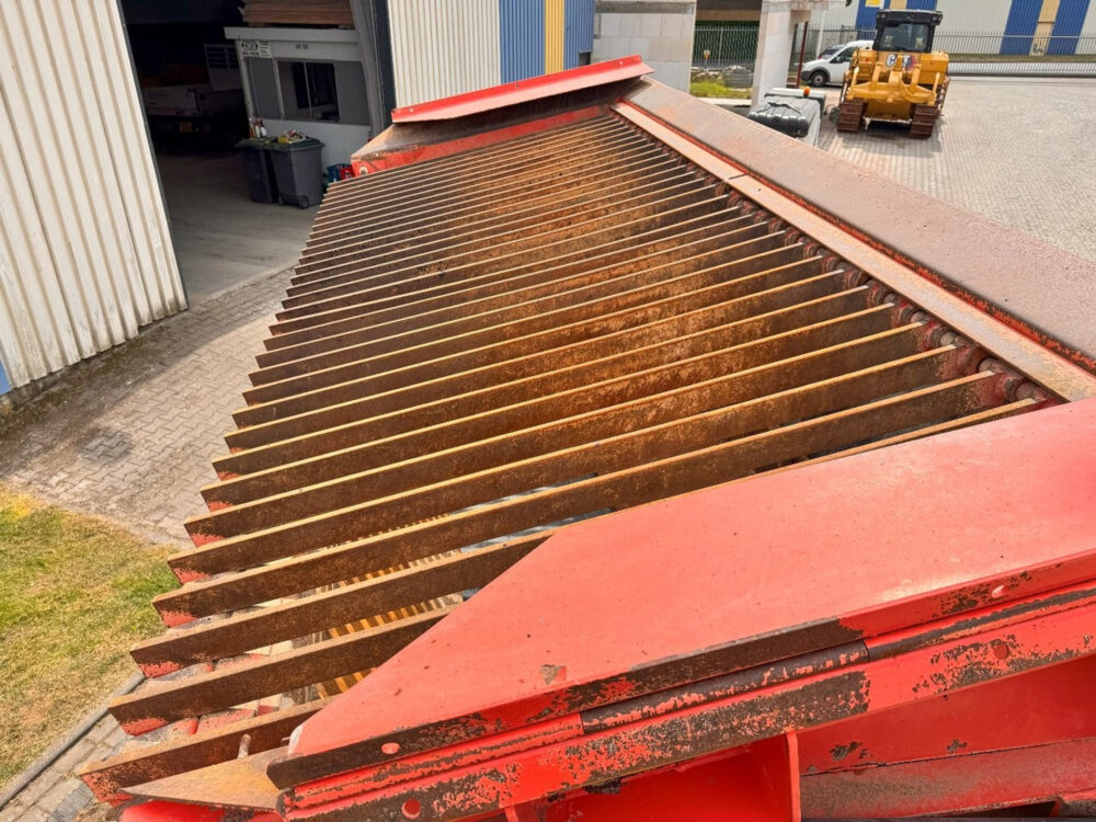 Sandvik QA331 rupsmobiele zeef