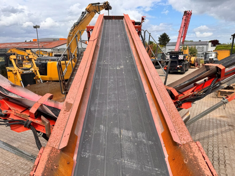 Sandvik QA331 rupsmobiele zeef