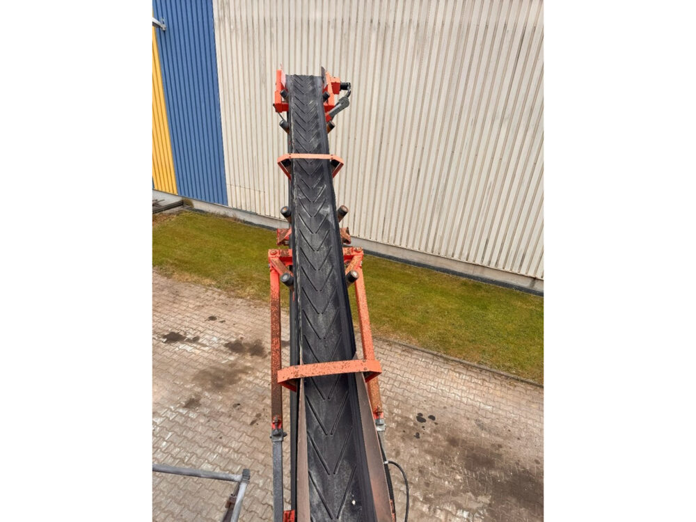 Sandvik QA331 rupsmobiele zeef