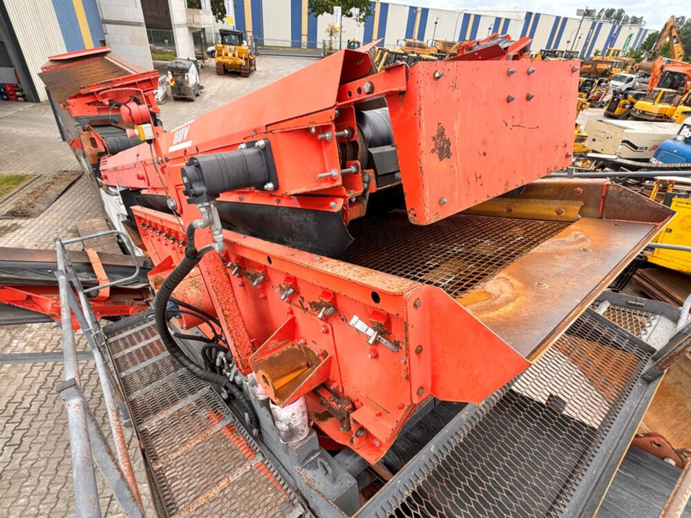 Sandvik QA331 rupsmobiele zeef