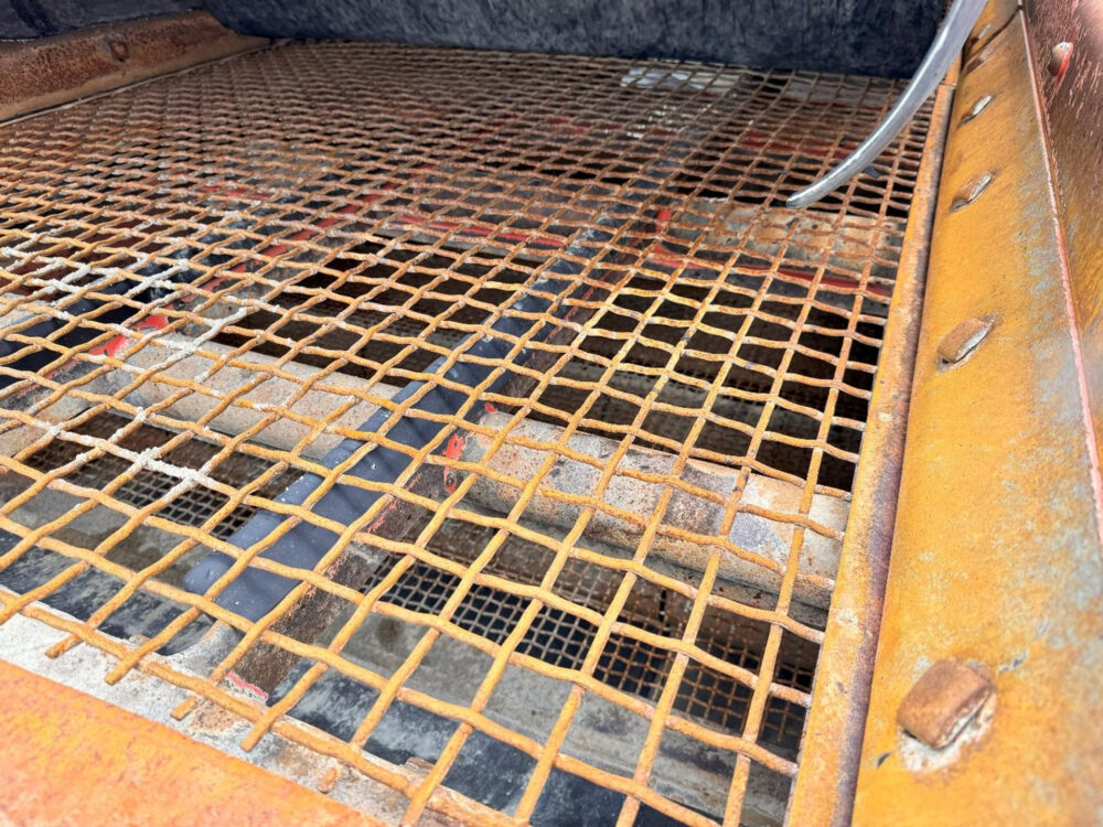Sandvik QA331 rupsmobiele zeef