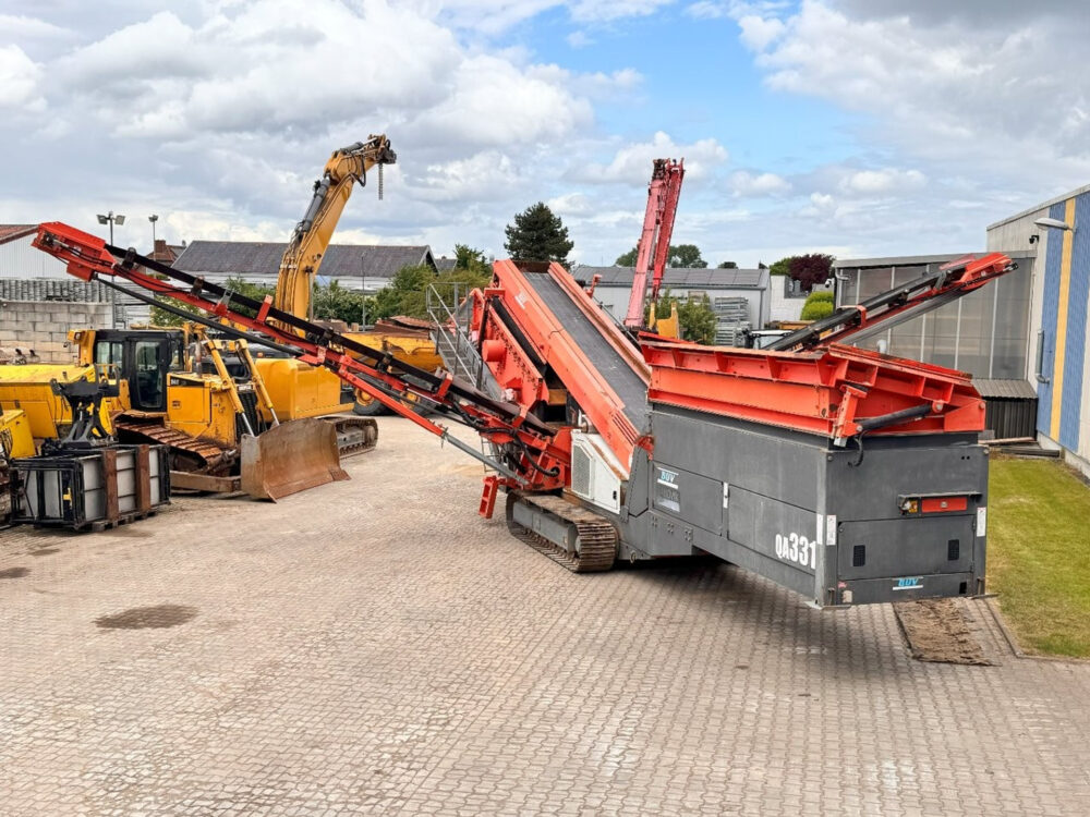 Sandvik QA331 rupsmobiele zeef