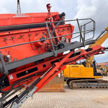 Sandvik QA331 rupsmobiele zeef