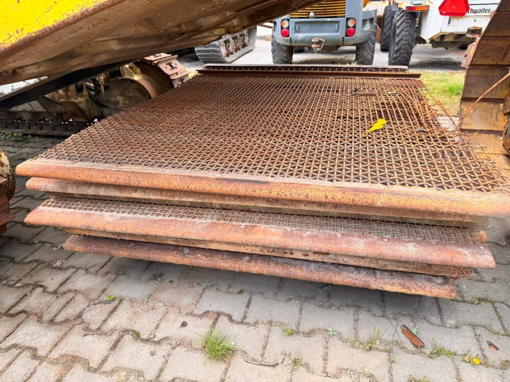 Sandvik QA331 rupsmobiele zeef