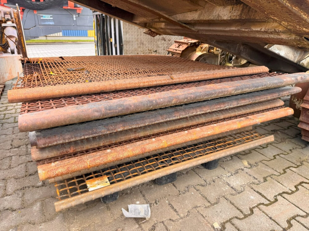 Sandvik QA331 rupsmobiele zeef