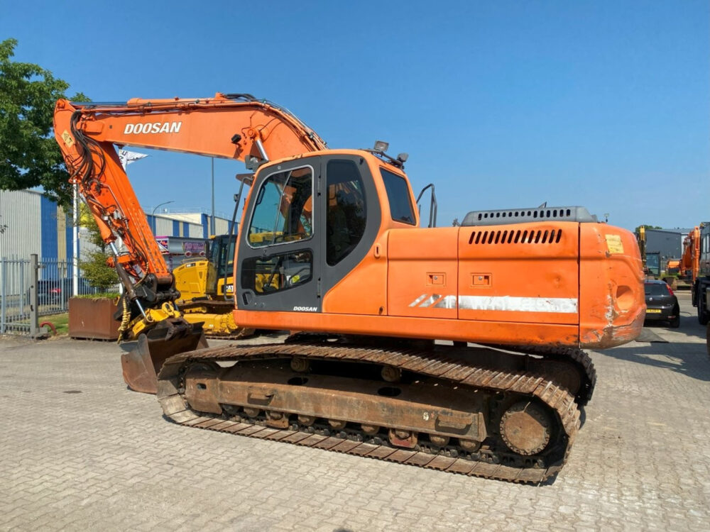 Doosan DX 225 LC-3 rupsgraafmachine