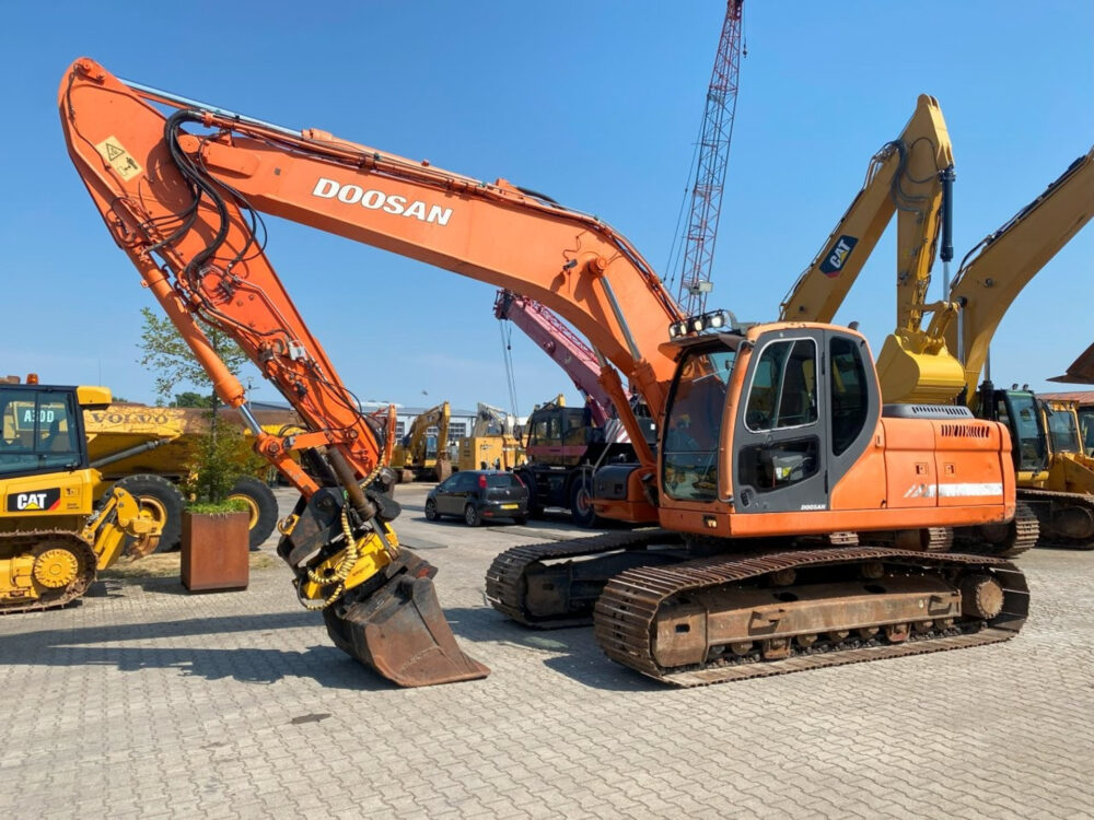 Doosan DX 225 LC-3 rupsgraafmachine
