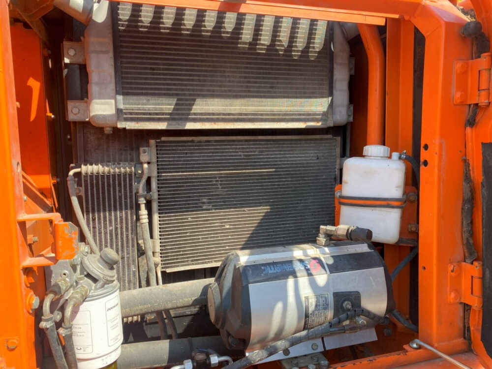 Doosan DX 225 LC-3 rupsgraafmachine