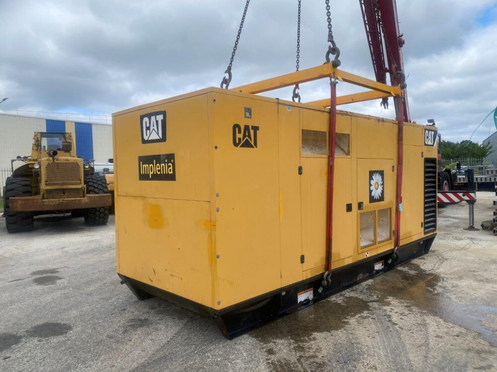 Caterpillar 900 kVA generator