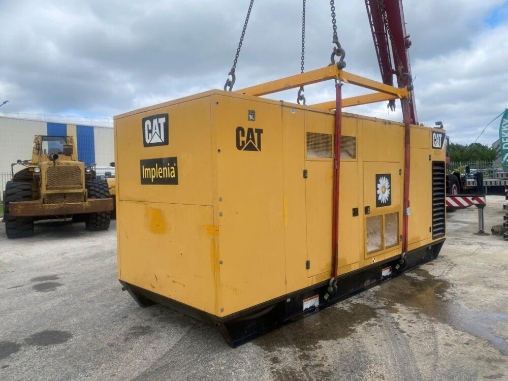 Caterpillar 900 kVA generator