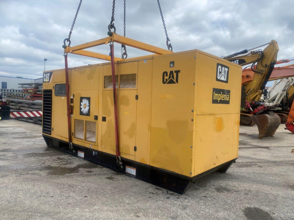 Caterpillar 900 kVA generator