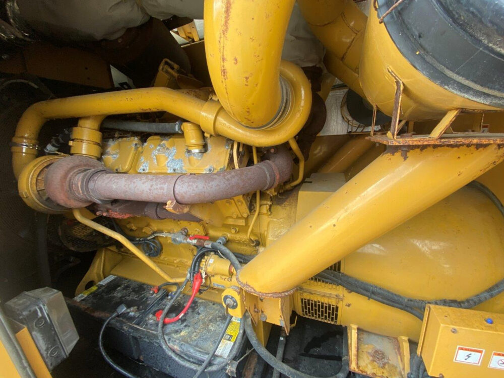 Caterpillar 900 kVA generator