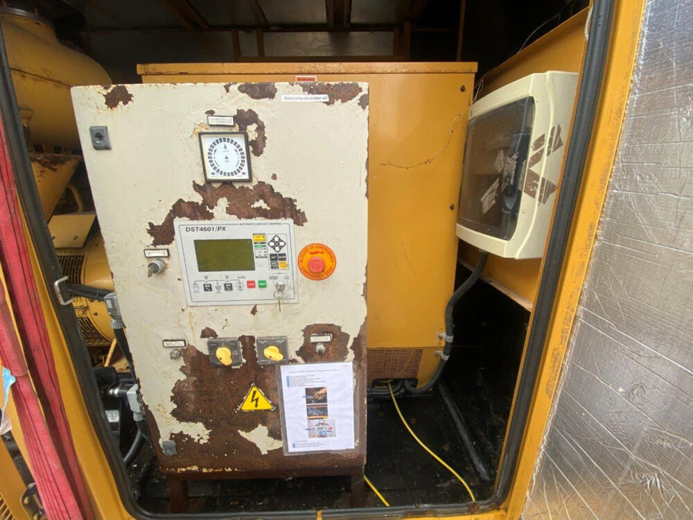 Caterpillar 900 kVA generator
