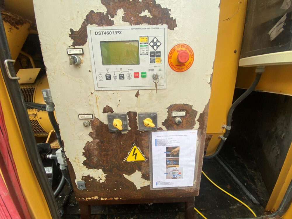 Caterpillar 900 kVA generator