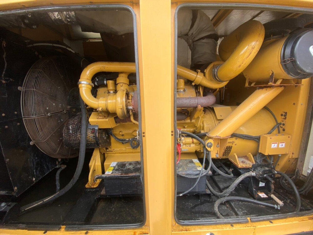 Caterpillar 900 kVA generator