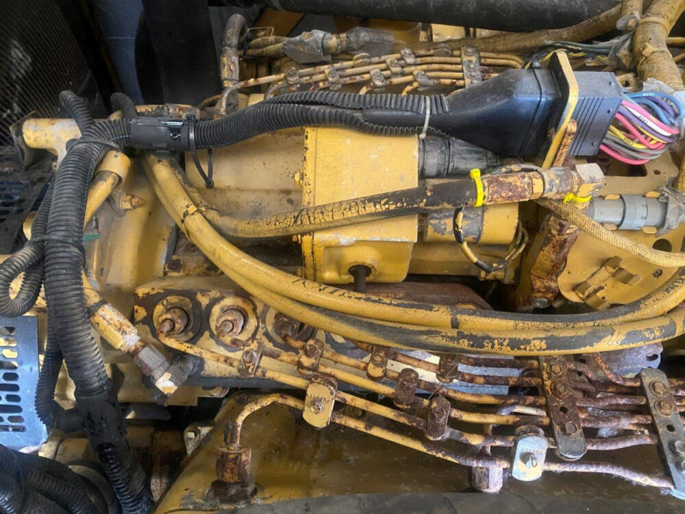 Caterpillar 900 kVA generator