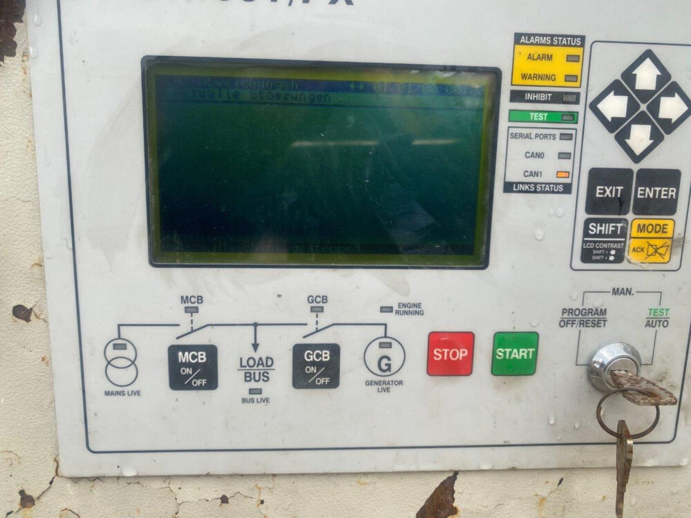 Caterpillar 900 kVA generator
