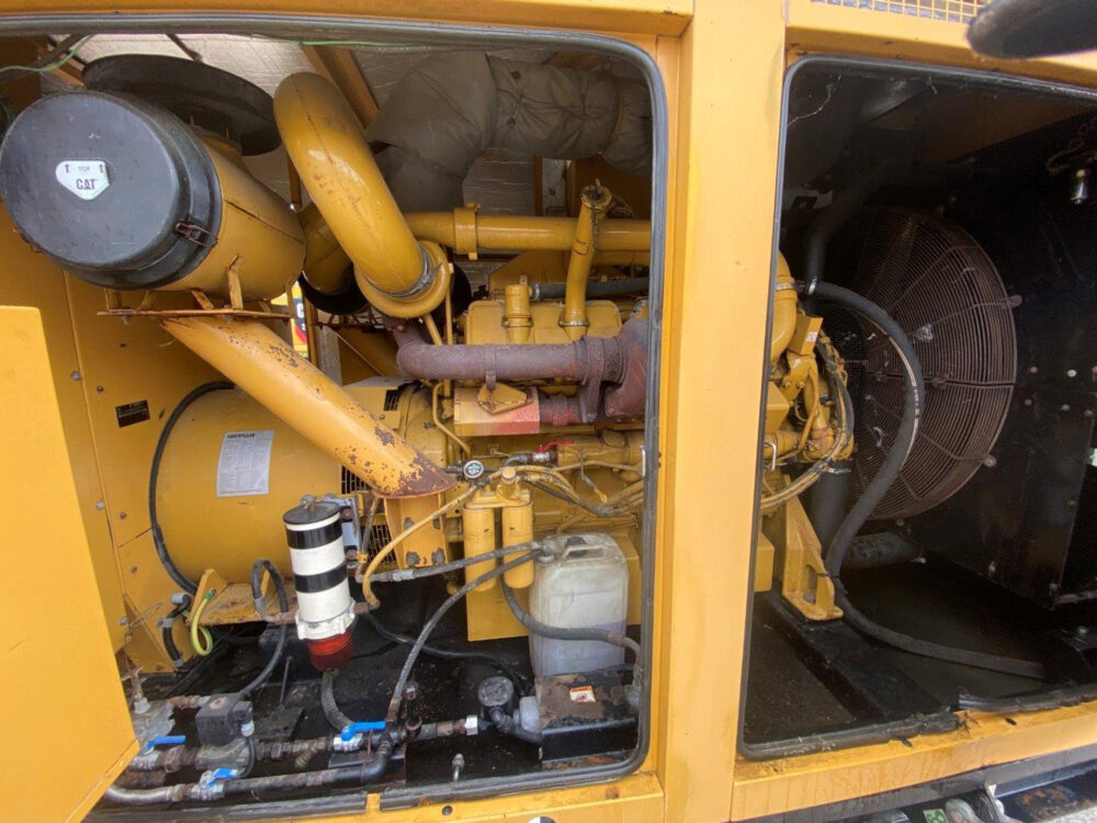 Caterpillar 900 kVA generator