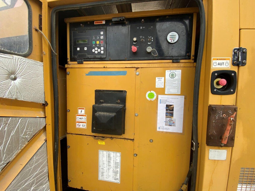 Caterpillar 900 kVA generator