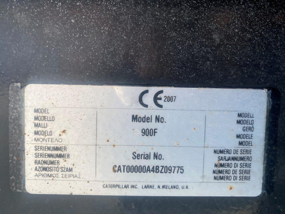 Caterpillar 900 kVA generator