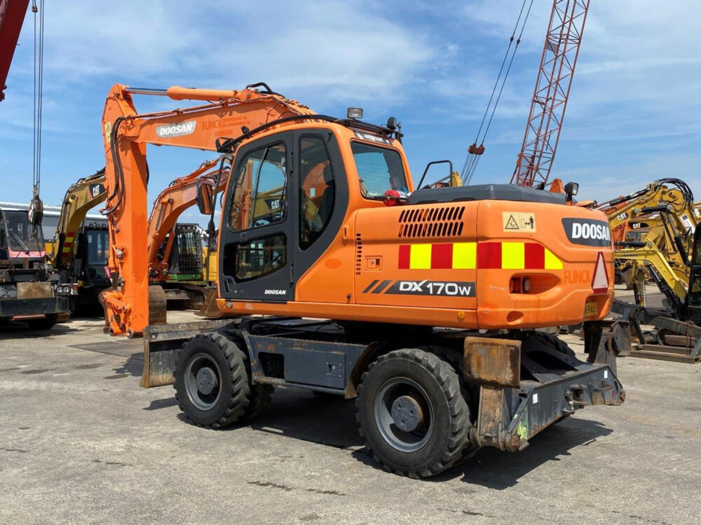 Doosan DX170W mobiele graafmachine
