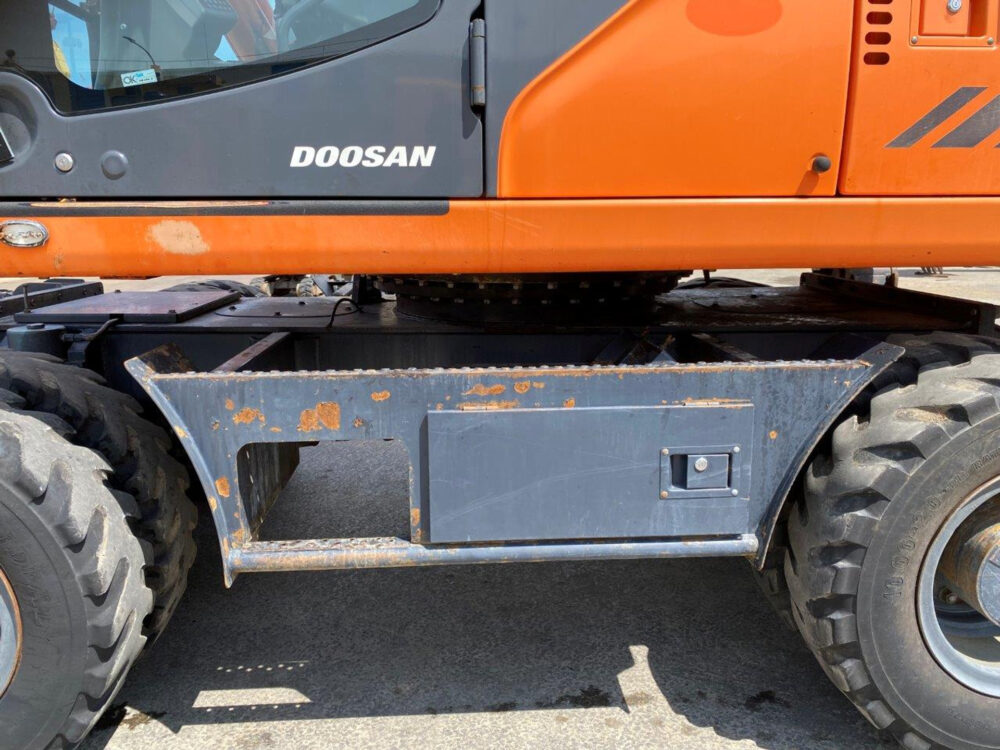 Doosan DX170W mobiele graafmachine