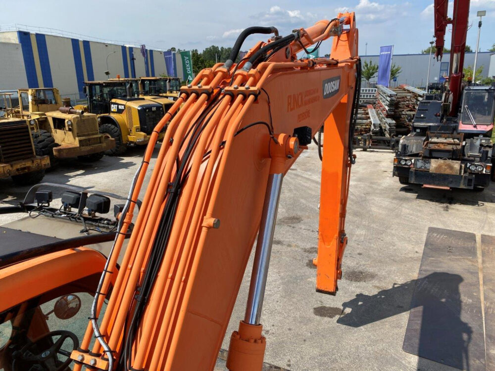 Doosan DX170W mobiele graafmachine