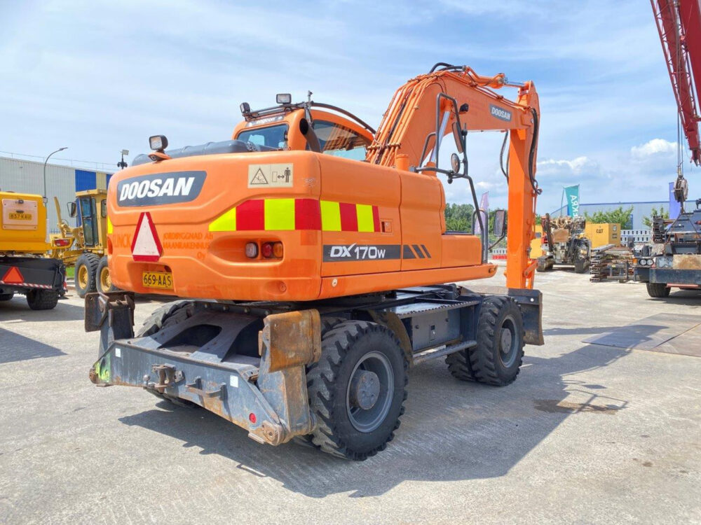 Doosan DX170W mobiele graafmachine