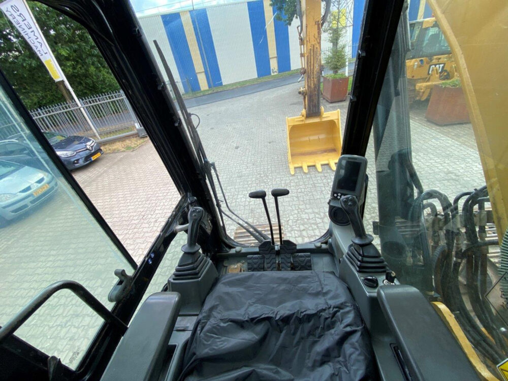 Caterpillar 324 D rupsgraafmachine