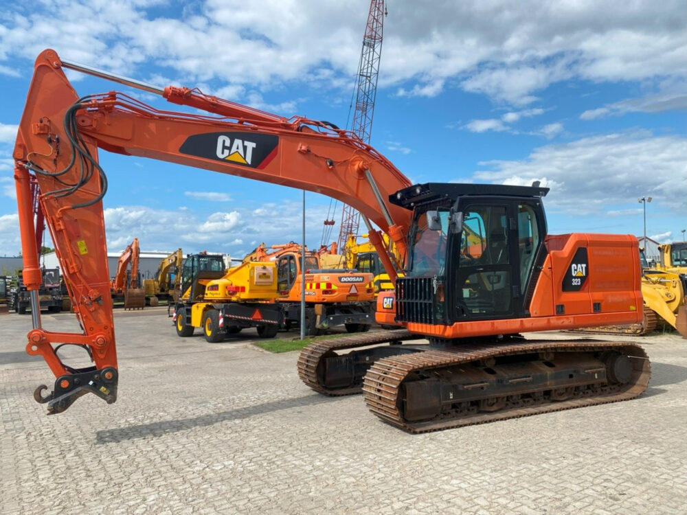 Caterpillar 323 07B rupsgraafmachine
