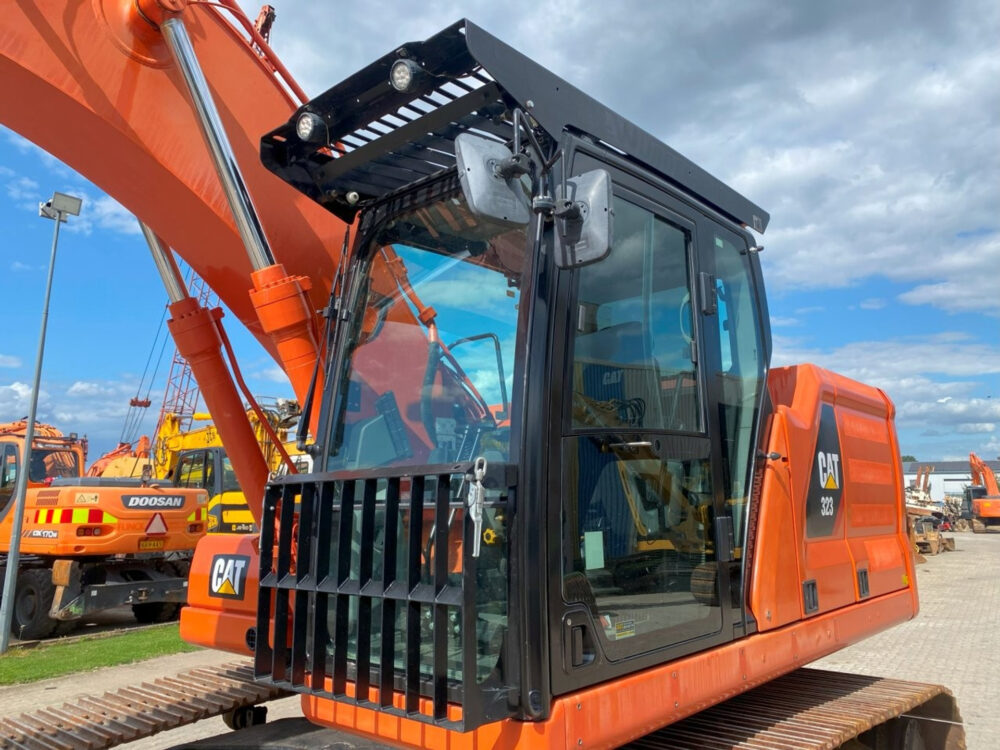 Caterpillar 323 07B rupsgraafmachine