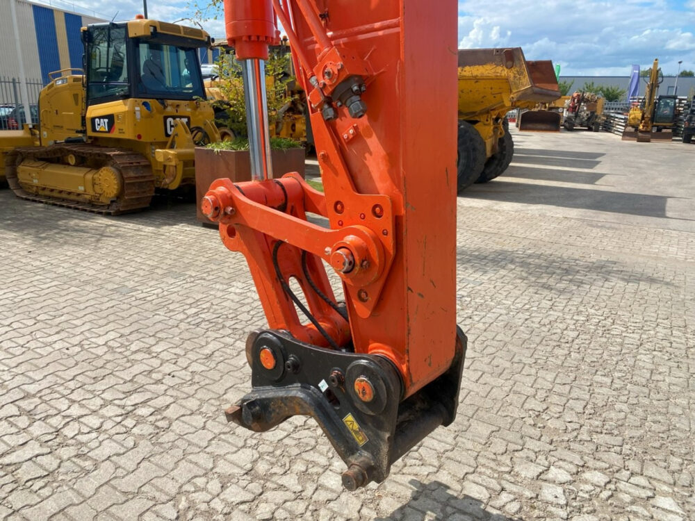 Caterpillar 323 07B rupsgraafmachine