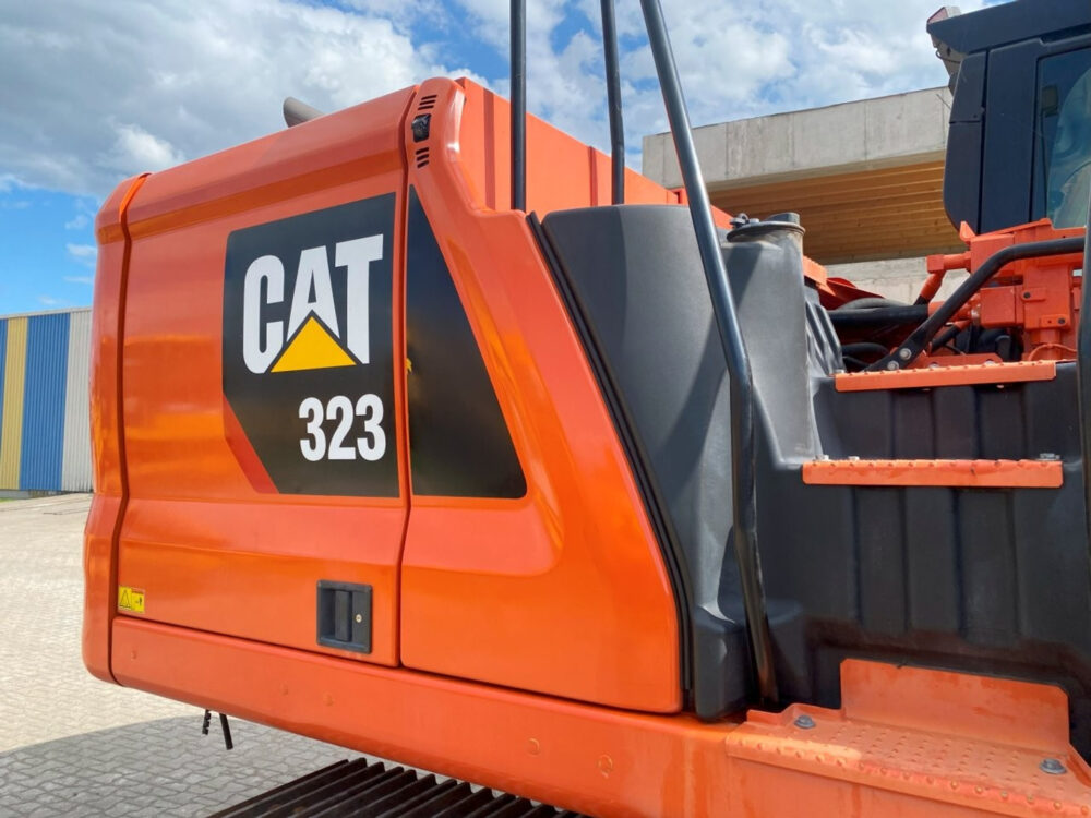 Caterpillar 323 07B rupsgraafmachine