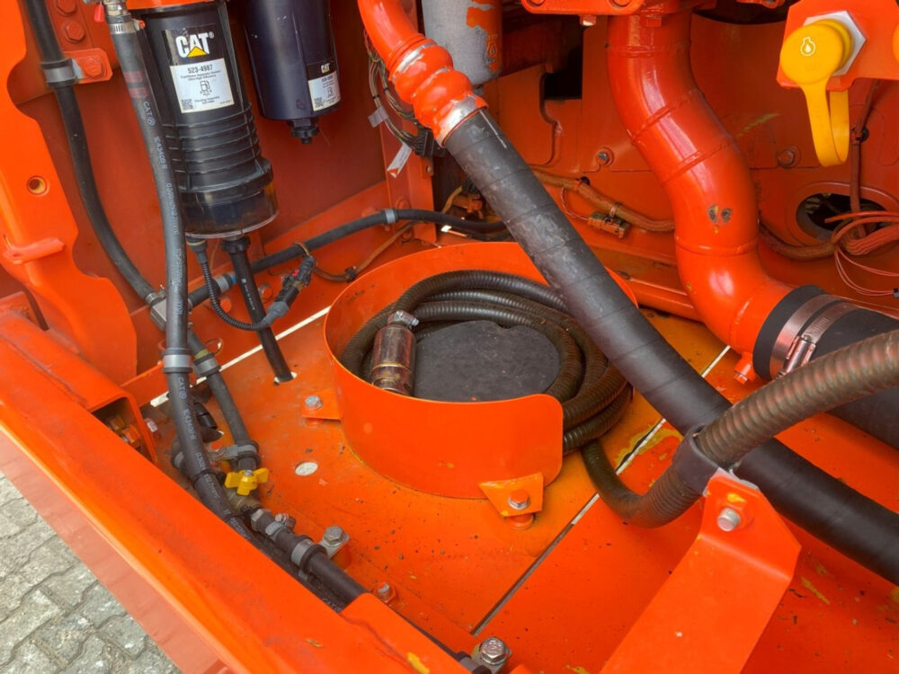 Caterpillar 323 07B rupsgraafmachine