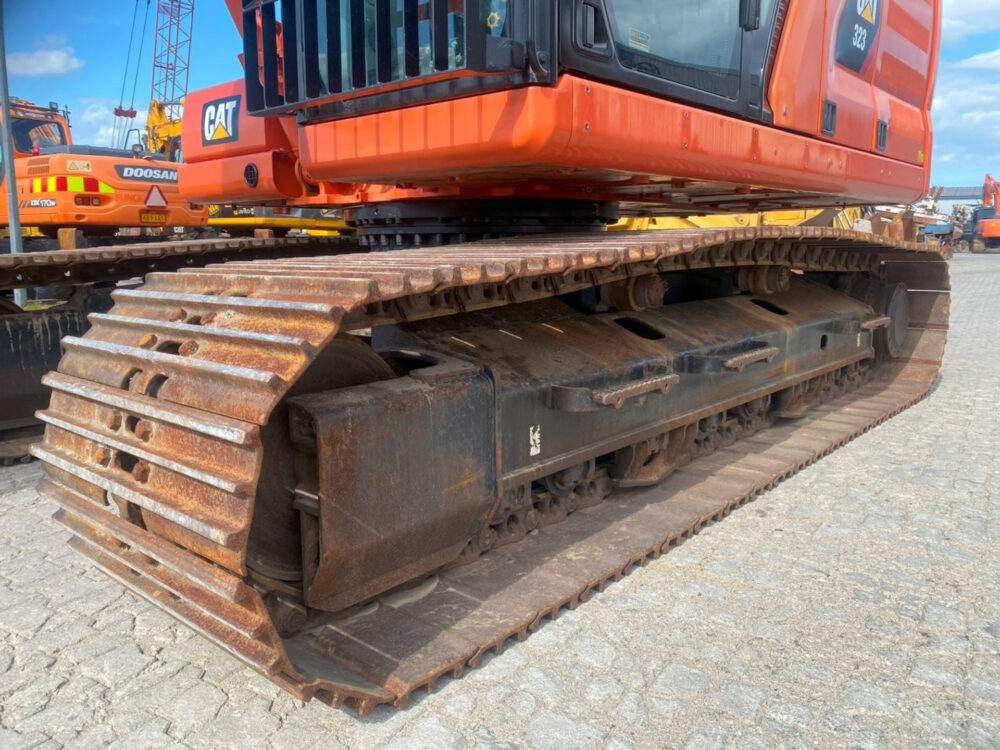 Caterpillar 323 07B rupsgraafmachine