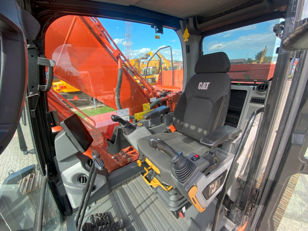 Caterpillar 323 07B rupsgraafmachine