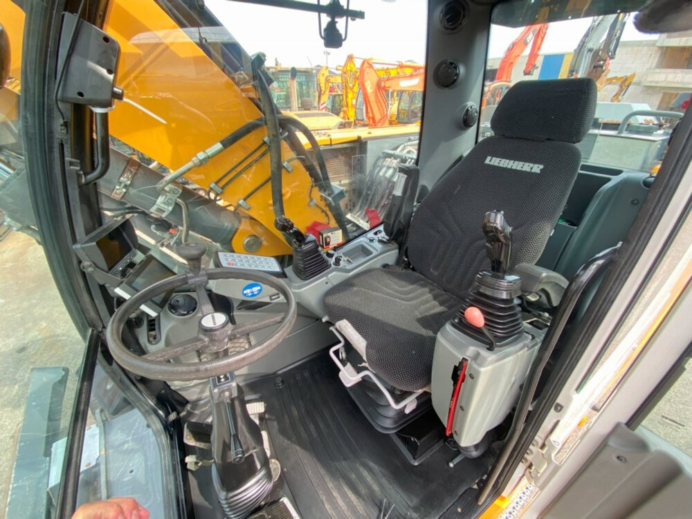 Liebherr A914  mobiele graafmachi