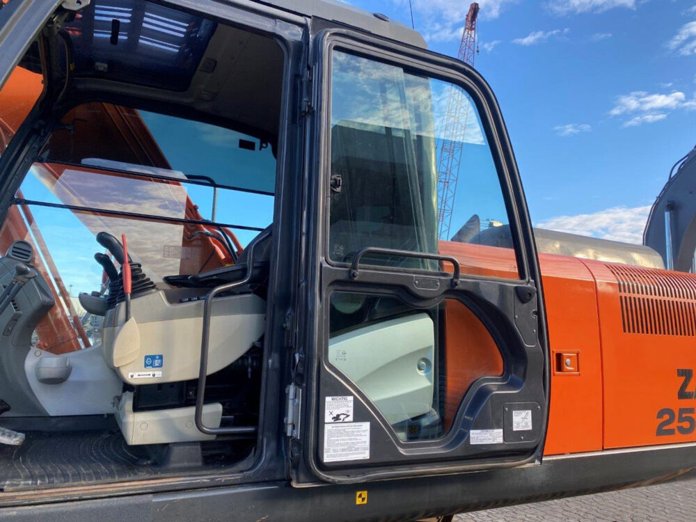 Hitachi ZX250 LCN-5 rupsgraafmachine